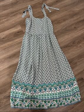 Women's Green and White Tie-Strap Maxi Dress
